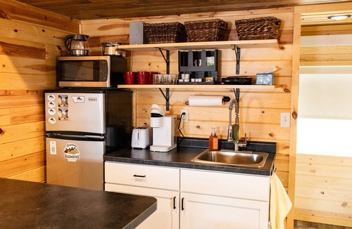 Glendive House | Private Tiny Cabin in Glendive Near Makoshika Park - Free Parking & WiFi