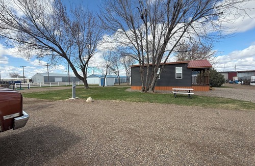 Glendive House | Private Tiny Cabin in Glendive Near Makoshika Park - Free Parking & WiFi