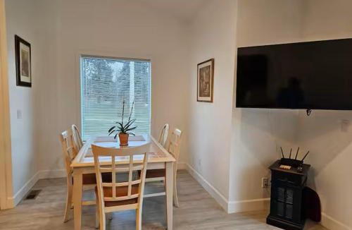 Wenatchee House | Private Townhomes with EV Charger and Parking and Free Wi-Fi