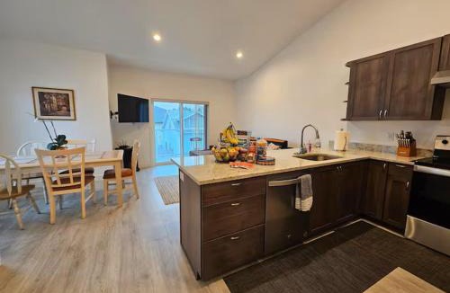 Wenatchee House | Private Townhomes with EV Charger and Parking and Free Wi-Fi