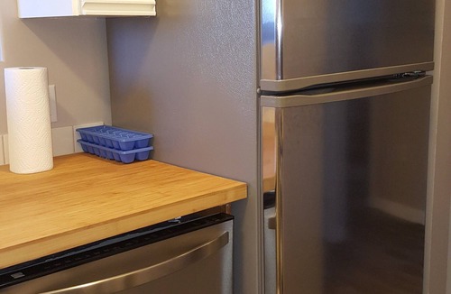 Yellowknife Apartment | Private Two-Bedroom Apartment with 4 beds in the heart of Downtown