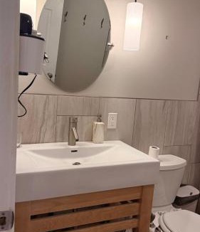 Charlottetown House | Private Two Queen Beds Room Near UPEI & Downtown Cozy Retreat Near Everything