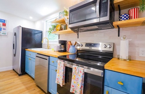 Orlando Apartment | Private UCF Apt | King + Priv Yard + Outdoor Tub
