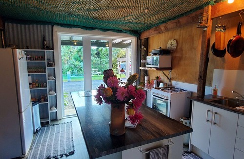 Coromandel House | Private,Unique,Old Memroabilia, Rustic,Sea View,Sunsets,Playground,Pets ok WIFI