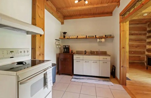 Rockbridge House | Private, unique log cabin with hot tub, 3 BR,2 bath. Sleeps 6.