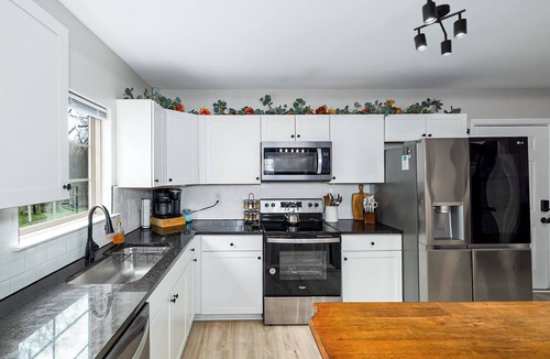 East Chattanooga House | Private Updated Home W/Dedicated Work Space - Close to Downtown