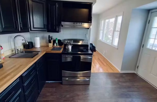 Rossville House | Private Upstairs Unit near Balt City/John Hopkins
