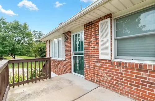 Rossville House | Private Upstairs Unit near Balt City/John Hopkins