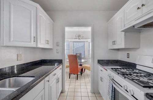 View Park-Windsor Hills House | Private and cozy two bedroom home with laundry and patio in Windsor Hills