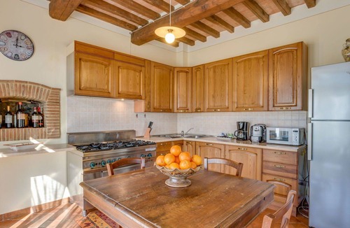 Pieve di Chio Villa | Private Villa with private pool, WIFI, TV, balcony, pets allowed, panoramic view, close to Cortona