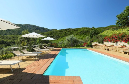 Pieve di Chio Villa | Private Villa with private pool, WIFI, TV, balcony, pets allowed, panoramic view, close to Cortona