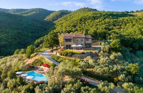 Pieve di Chio Villa | Private Villa with private pool, WIFI, TV, balcony, pets allowed, panoramic view, close to Cortona