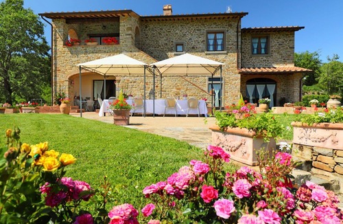 Pieve di Chio Villa | Private Villa with private pool, WIFI, TV, balcony, pets allowed, panoramic view, close to Cortona