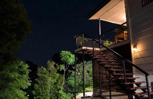 Bellbird Park House | Private Valley Top-Floor Guesthouse with Fire Pit, Stargazing and Bushland Views - Bellbird Park