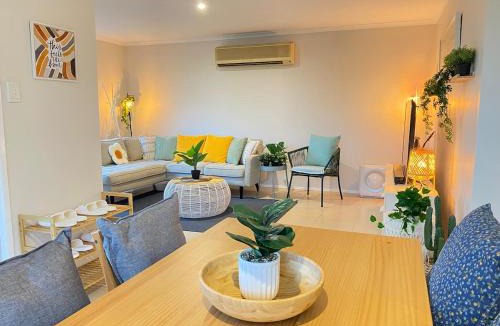 Bellbird Park House | Private Valley Top-Floor Guesthouse with Fire Pit, Stargazing and Bushland Views - Bellbird Park