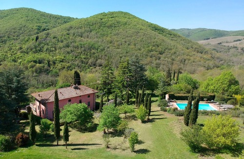 Lucarelli Villa | Private villa in Chianti with swimming pool surrounded by nature