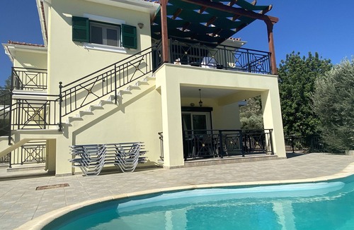 Psili Ammos Apartment | Private villa close to sandy beach!