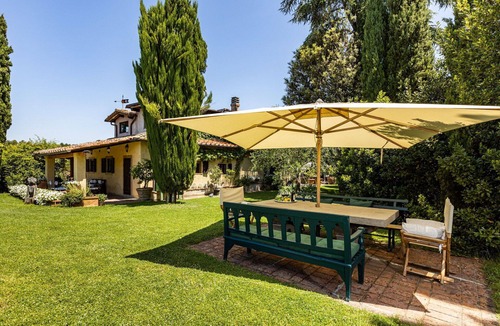 Figline e Incisa Valdarno Villa | Private Villa with hot tub, sauna, private pool, A/C, WIFI, TV, patio, close to Greve In Chianti