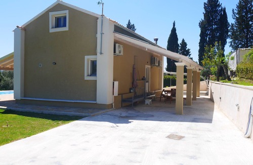 Corfu Town Villa | PRIVATE VILLA MAOTHIS