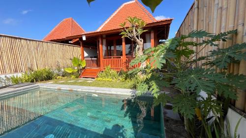 Peliatan Villa | Private villa Marigold private pool