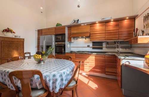 Chiusi Villa | Private Villa with private pool, hot tub, WIFI, A/C, TV, terrace, pets allowed, panoramic view