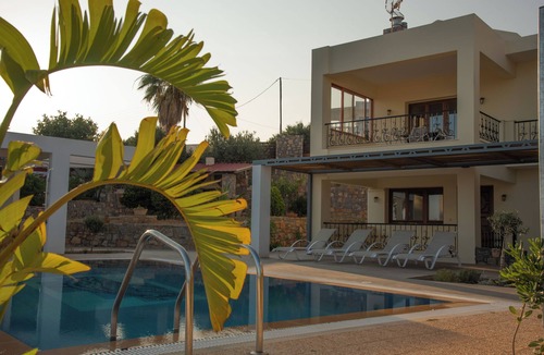 Makry Gialos Villa | Private Villa with swimming pool and Jacuzzi
