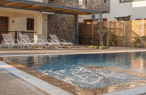Makry Gialos Villa | Private Villa with swimming pool and Jacuzzi