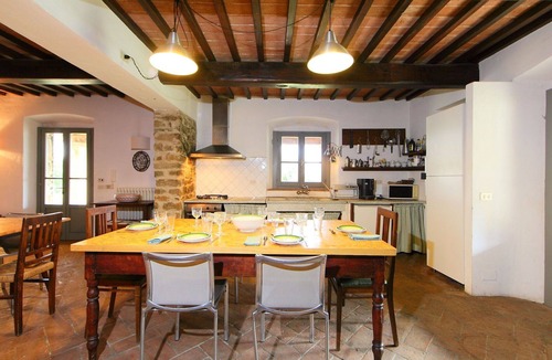 Civitella in Val di Chiana Villa | Private Villa with private pool, WIFI, TV, balcony, pets allowed, panoramic view, close to Arezzo