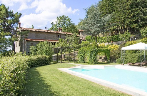 Pieve di Chio Villa | Private Villa with A/C, hot tub, private pool, WIFI, TV, terrace, panoramic view, close to Cortona