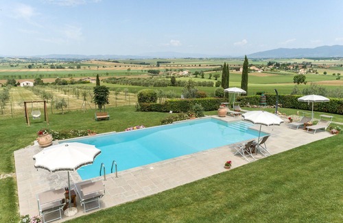 Cortona Villa | Private Villa with A/C, WIFI, private pool, patio, pets allowed, panoramic view, close to Cortona