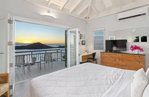 Playa Sardinas I Bed & Breakfast | Private villa with balcony overlooking the most spectacular sunsets in Culebra