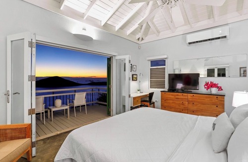 Playa Sardinas I Bed & Breakfast | Private villa with balcony overlooking the most spectacular sunsets in Culebra