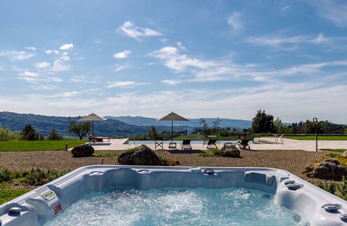 Volterra Villa | Private Villa with hot tub, A/C, private pool, WIFI, patio, pets allowed, close to San Gimignano