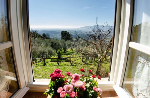 Petrognano Villa | Private Villa with internet, hot tub, A/C, TV, pets allowed, panoramic view, close to Lucca