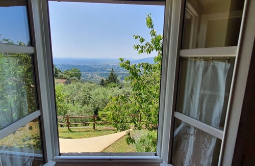 Petrognano Villa | Private Villa with internet, hot tub, A/C, TV, pets allowed, panoramic view, close to Lucca