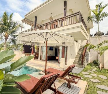 Sayan Villa | Private Villa with Pool, Bathtub, Rice Field & Jungle Views