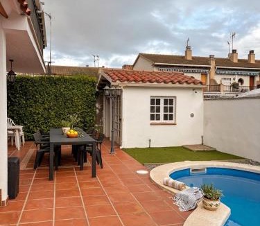 El Roc de Sant Gaieta Villa | Private Villa with Pool & BBQ - Barcelona