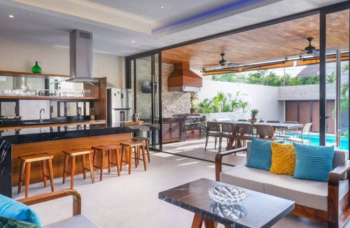 La Veleta Villa | Private Villa with Pool, Heated Jacuzzi & Free Cleaning up to 8, walk to calle7