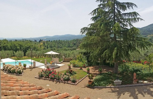 Figline e Incisa Valdarno Villa | Private Villa with private pool, A/C, WIFI, TV, terrace, panoramic view, close to Greve In Chianti