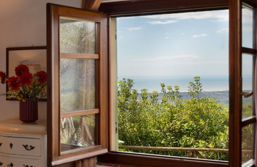 Pedona Villa | Private Villa with private pool, WIFI, TV, patio, pets allowed, panoramic view, close to Viareggio