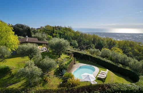 Pedona Villa | Private Villa with private pool, WIFI, TV, patio, pets allowed, panoramic view, close to Viareggio