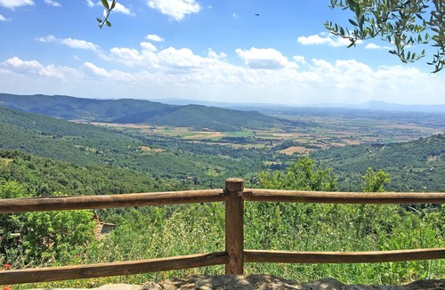 Cortona Villa | Private Villa with sauna, WIFI, hot tub, A/C, pool, TV, terrace, panoramic view, close to Cortona