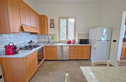 Pietrasanta Villa | Private Villa with WIFI, A/C, TV, terrace, pets allowed, panoramic view, close to Forte Dei Marmi
