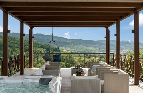 Subbiano Villa | Private Villa with WIFI, hot tub, A/C, private pool, TV, patio, panoramic view, close to Arezzo