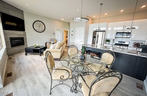 Okanagan-Similkameen Apartment | Private Vineyard Home with Lake View