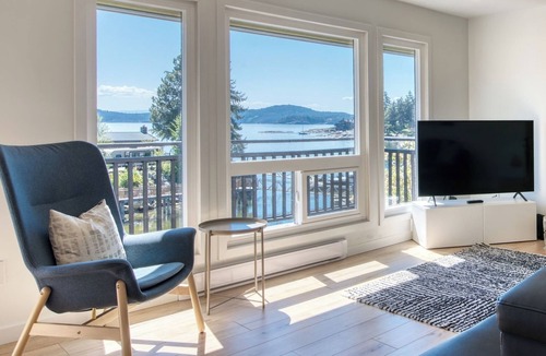 Halfmoon Bay House | Private Waterfront Home in Halfmoon Bay