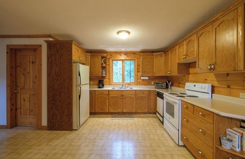 L'Amable Cottage | Private Waterfront Cottage on Clear Warm Lake | 4-Season + Fire Pit