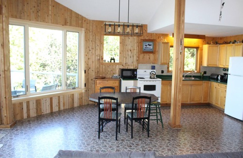 West Grey Cottage | Private Waterfront Getaway on Townsend Lake