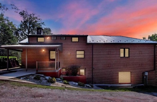New Oxford House | Private waterfront home/fishing, pedal boat, game room, close to Gettysburg,