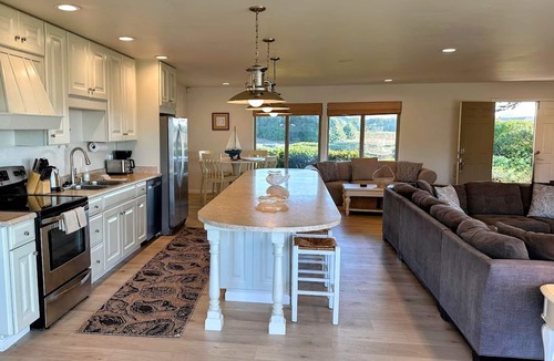 Fort Bragg House | Private Waterfront Home with Private Hot Tub and Central Heat - Walk to Ocean